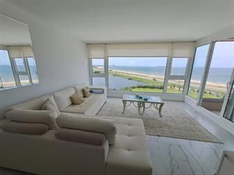 https://www.gallito.com.uy/apartamento-en-venta-3-dormitorios-y-dep-en-playa-mansa-inmuebles-26863581