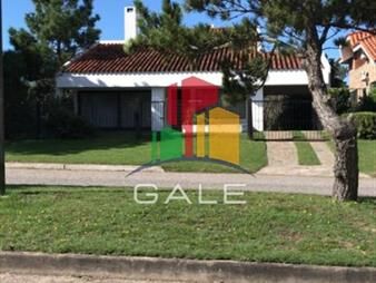 https://web5.gallito.com.uy/espectacular-casa-en-venta-y-alquiler-en-mansa-punta-del-e-inmuebles-21962609