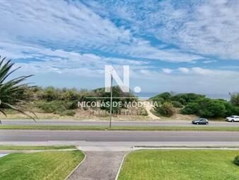 https://web5.gallito.com.uy/departamento-en-venta-en-arenas-blancas-con-vista-al-mar-inmuebles-25037353