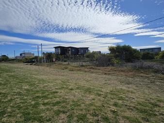 https://web5.gallito.com.uy/terreno-de-457-m2-en-venta-en-la-juanita-sobre-ruta-10-inmuebles-26457822