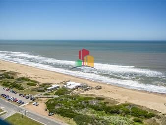 https://web5.gallito.com.uy/piso-alto-en-venta-con-increible-vista-le-parc-iii-inmuebles-24996497