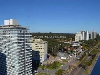 https://web5.gallito.com.uy/apartamento-en-venta-de-3-dormitorios-en-torre-ibiza-punta-inmuebles-26495931