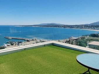 https://www.gallito.com.uy/casa-moderna-con-vista-panoramica-hacia-el-puerto-de-piriap-inmuebles-26895888