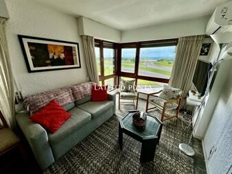 https://web5.gallito.com.uy/apartamento-de-2-dormitorios-frente-a-playa-brava-inmuebles-26457507