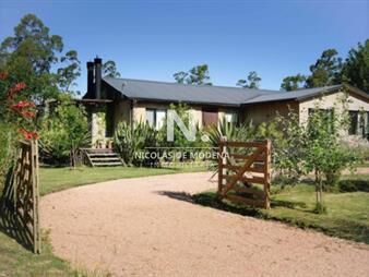 https://web5.gallito.com.uy/casa-de-3-dormitorios-en-el-tesoro-la-barra-inmuebles-24631037