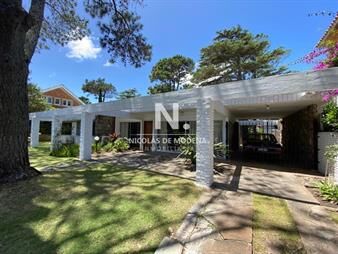 https://web5.gallito.com.uy/en-zona-residencial-a-metros-de-playa-mansa-inmuebles-24990239