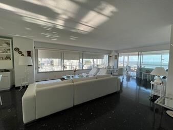 https://web5.gallito.com.uy/apartamento-de-3-dormitorios-en-edificio-pez-espada-punta-inmuebles-23393177