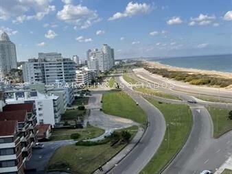 https://web5.gallito.com.uy/apartamento-en-venta-con-vista-al-mar-de-3-dormitorios-pun-inmuebles-25772344