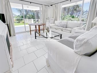 https://web5.gallito.com.uy/apartamento-en-venta-en-primera-linea-de-la-brava-complej-inmuebles-26928196