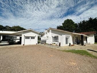 https://web5.gallito.com.uy/casa-de-gran-tamaã±o-ubicada-en-agradable-entorno-inmuebles-25042469