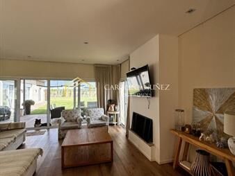 https://web5.gallito.com.uy/venta-casa-4-dormitorios-en-colinas-de-carrasco-inmuebles-26817387