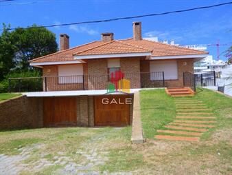https://web5.gallito.com.uy/gran-casa-de-4-dormitorios-en-aidy-grill-punta-del-este-inmuebles-26269448