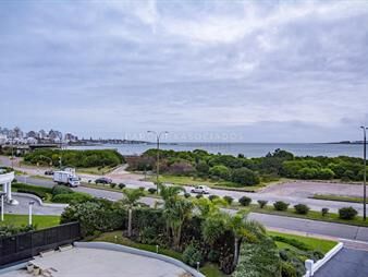 https://web5.gallito.com.uy/apartamento-en-venta-de-3-dormitorios-en-beverly-tower-pun-inmuebles-24619391
