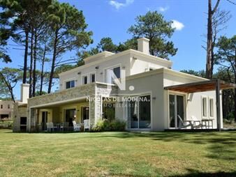 https://web5.gallito.com.uy/en-alquiler-casa-de-4-dormitorios-con-multiples-comodidade-inmuebles-25752591