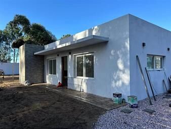 https://www.gallito.com.uy/casa-punta-del-este-parque-burnett-casas-de-2-o-3-dormi-inmuebles-25604033