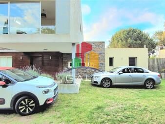 https://web5.gallito.com.uy/hermosa-y-moderna-casa-en-marly-inmuebles-26831141