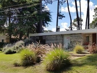 https://www.gallito.com.uy/la-casa-en-barrio-muy-privilegiado-por-su-tranquilidad-inmuebles-26962616