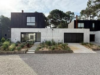https://web5.gallito.com.uy/casa-moderna-a-estrenar-club-del-lago-inmuebles-26911155