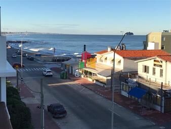 https://web5.gallito.com.uy/apartamento-en-peninsula-frente-a-playa-el-emir-inmuebles-23605049