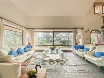 https://www.gallito.com.uy/hermosa-casa-en-lugano-4-dormitorios-mãs-dependencia-inmuebles-25627840