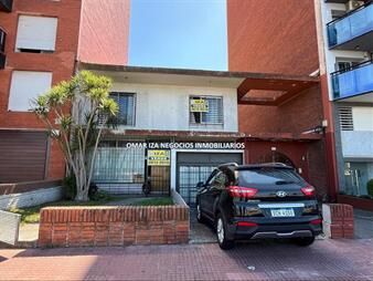 https://www.gallito.com.uy/venta-casa-3-dormitorios-sobr-rambla-de-malvin-garaje-fondo-inmuebles-26969087