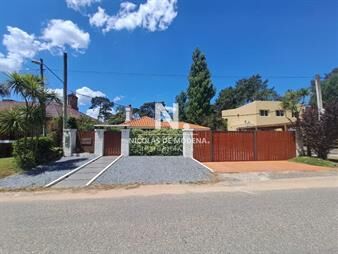 https://web5.gallito.com.uy/alquiler-anual-casa-3-dormitorios-con-pisicina-en-punta-del-inmuebles-26411050