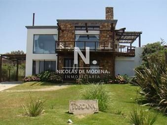 https://www.gallito.com.uy/vende-casa-de-4-dormitorios-en-manantiales-inmuebles-24614793