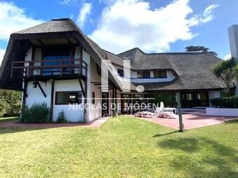 https://www.gallito.com.uy/gran-chalet-en-venta-a-metros-de-palaya-brava-inmuebles-26114384