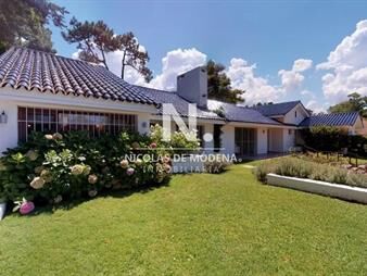 https://www.gallito.com.uy/casa-en-venta-en-punta-del-este-de-4-dormitorios-inmuebles-25033735