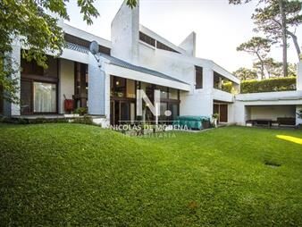 https://web5.gallito.com.uy/en-venta-casa-de-4-dormitorios-en-suite-en-punta-del-este-inmuebles-25786532
