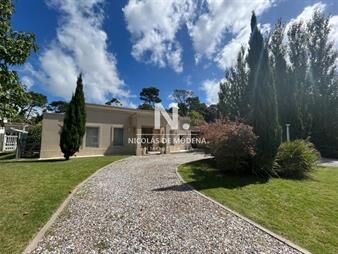 https://web5.gallito.com.uy/casa-en-venta-de-4-dormitorios-en-barrio-privado-la-arbolad-inmuebles-25156249