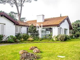 https://web5.gallito.com.uy/casa-ideal-para-clinica-privada-zona-comercial-punta-del-inmuebles-26483410