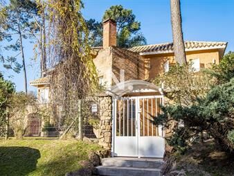 https://www.gallito.com.uy/casa-en-venta-de-4-dormitorios-en-san-rafael-punta-del-es-inmuebles-26012748