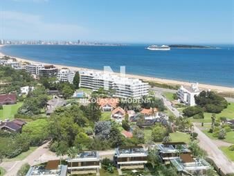 https://web5.gallito.com.uy/vende-casa-de-4-dormitorios-en-punta-del-este-a-metros-del-inmuebles-26988831