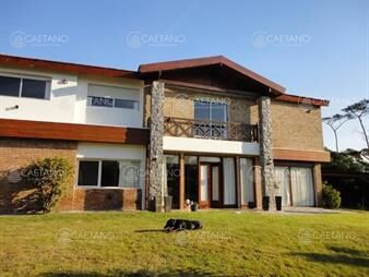 https://www.gallito.com.uy/venta-y-alquiler-temporario-de-gran-casa-en-pinares-a-una-c-inmuebles-26516695