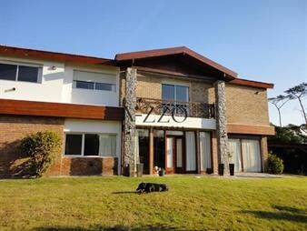 https://web5.gallito.com.uy/venta-y-alquiler-temporario-de-gran-casa-en-pinares-a-una-c-inmuebles-26516690