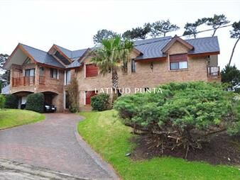 https://web5.gallito.com.uy/casa-en-mansa-7-dormitorios-a-pasos-del-mar-inmuebles-23978555