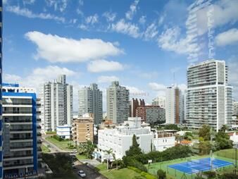 https://web5.gallito.com.uy/apartamento-en-venta-de-3-dormitorios-en-forest-tower-pun-inmuebles-26495166