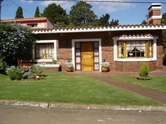 https://web5.gallito.com.uy/casa-en-venta-a-metros-de-playa-mansa-punta-del-este-inmuebles-24674008