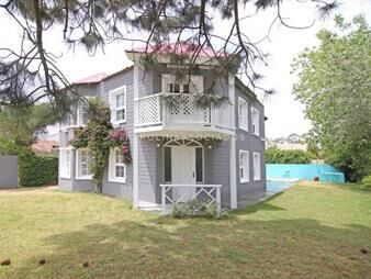https://web5.gallito.com.uy/casa-en-venta-en-la-barra-a-3-cuadras-de-la-playa-punta-de-inmuebles-24335342