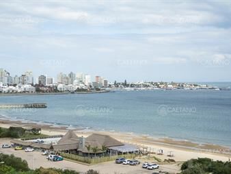 https://web5.gallito.com.uy/departamento-en-venta-con-amplios-ambientes-en-el-edificio-inmuebles-25934694