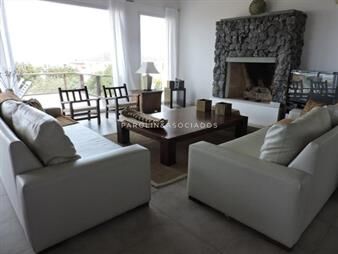 https://www.gallito.com.uy/casa-en-venta-de-3-dormitorios-en-montoya-punta-del-este-inmuebles-23895842