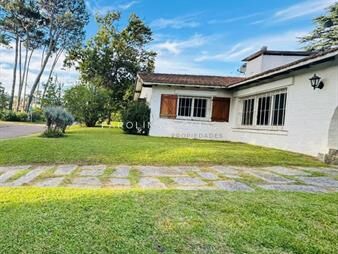 https://web5.gallito.com.uy/casa-en-venta-de-3-dormitorios-en-playa-mansa-punta-del-es-inmuebles-25422154