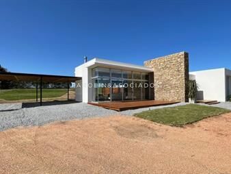 https://www.gallito.com.uy/casa-en-venta-de-4-dormitorios-en-pueblo-mã­o-punta-del-es-inmuebles-21356343