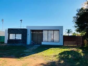 https://www.gallito.com.uy/casa-de-2-dormitorios-en-venta-en-barrio-privado-la-residen-inmuebles-21725038
