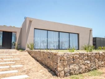 https://www.gallito.com.uy/casa-de-4-dormitorios-en-venta-en-pueblo-mio-punta-del-est-inmuebles-24384177