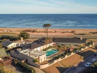https://web5.gallito.com.uy/hermosa-casa-en-venta-frente-al-mar-punta-del-este-inmuebles-19576758