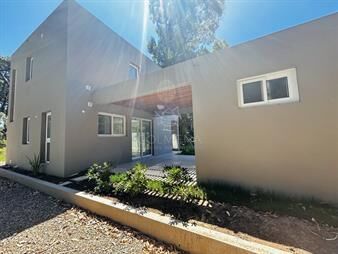 https://www.gallito.com.uy/venta-casa-de-2-dormitorios-en-parque-burnett-punta-del-e-inmuebles-26808977