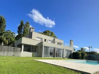 https://www.gallito.com.uy/venta-casa-minimalista-5-dormitorios-piscina-san-nicolas-inmuebles-27079374