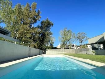 https://www.gallito.com.uy/venta-casa-minimalista-5-dormitorios-piscina-san-nicolas-inmuebles-27079374